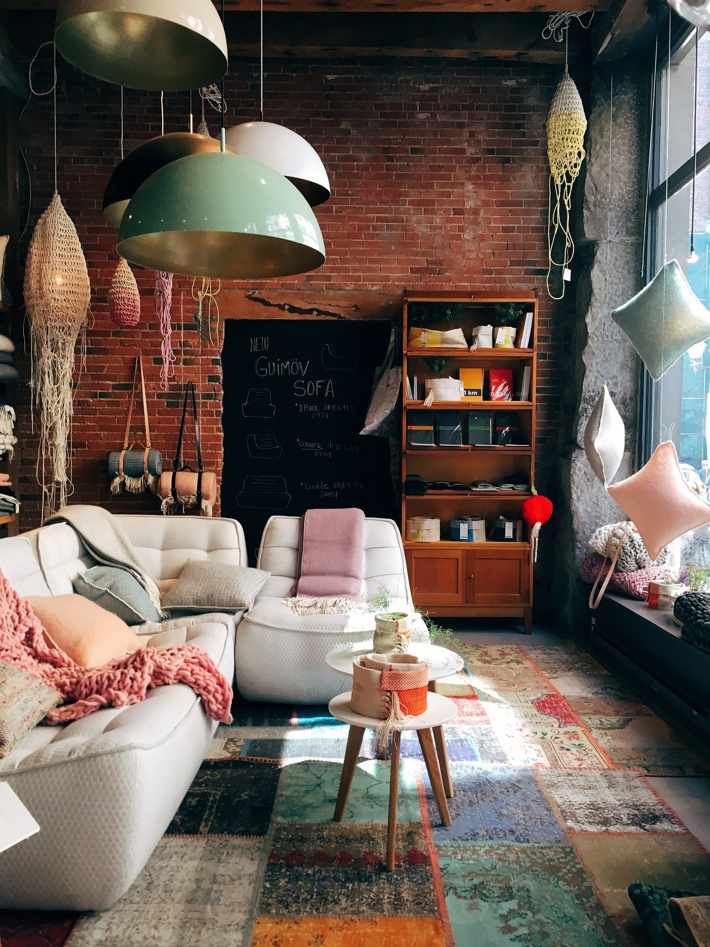 Style Bohème — salon chaleureux avec plantes et textiles colorés — ambiance naturelle
